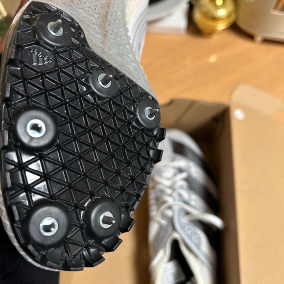 Running track spikes - Picture 7 of 10